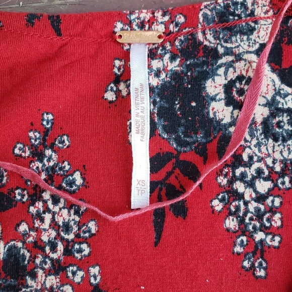 Free People Red Floral Boho Stretchy Speak Easy Tunic Top - Picture 7 of 14